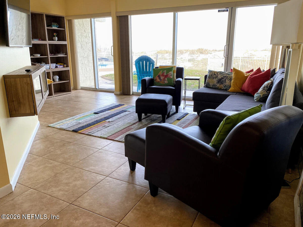 10 N 11TH Avenue N 102