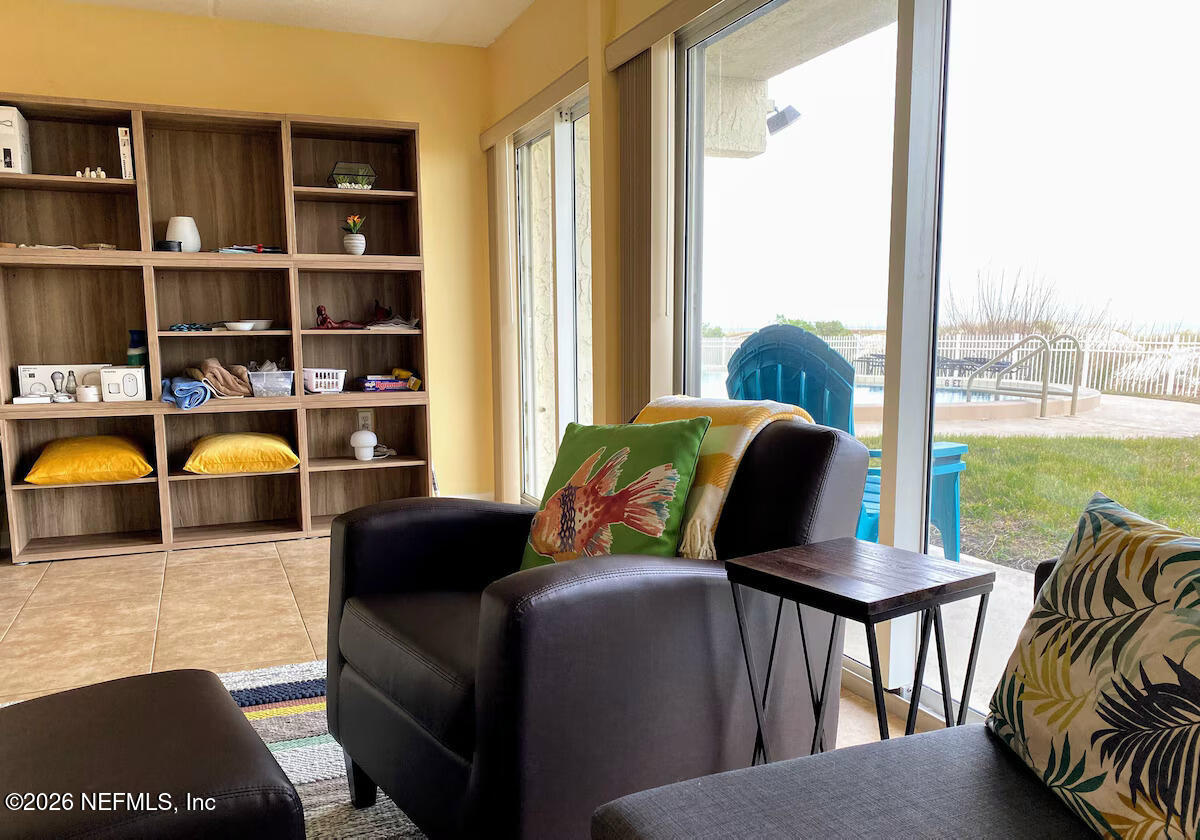 10 N 11TH Avenue N 102