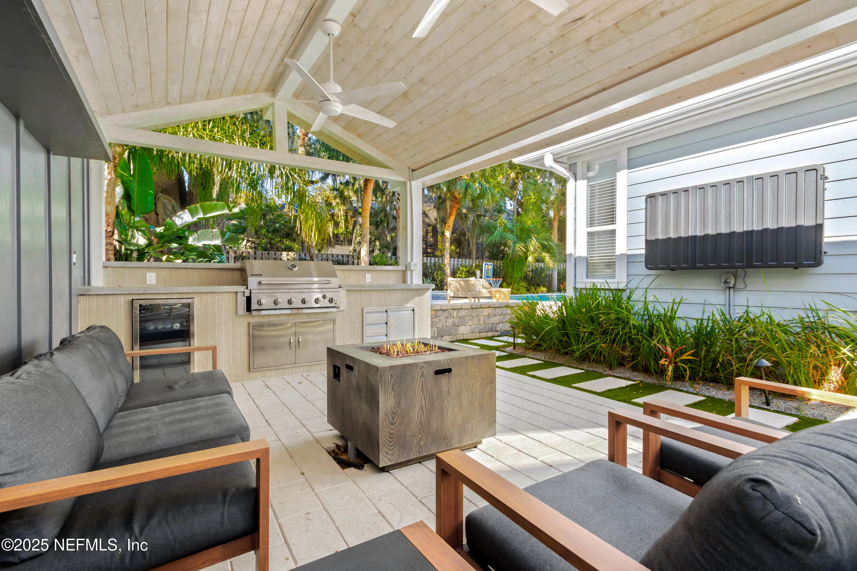 Jacksonville Beach, Florida 32250, United States, 4 Bedrooms Bedrooms, ,2 BathroomsBathrooms,Residential,Pending,94501