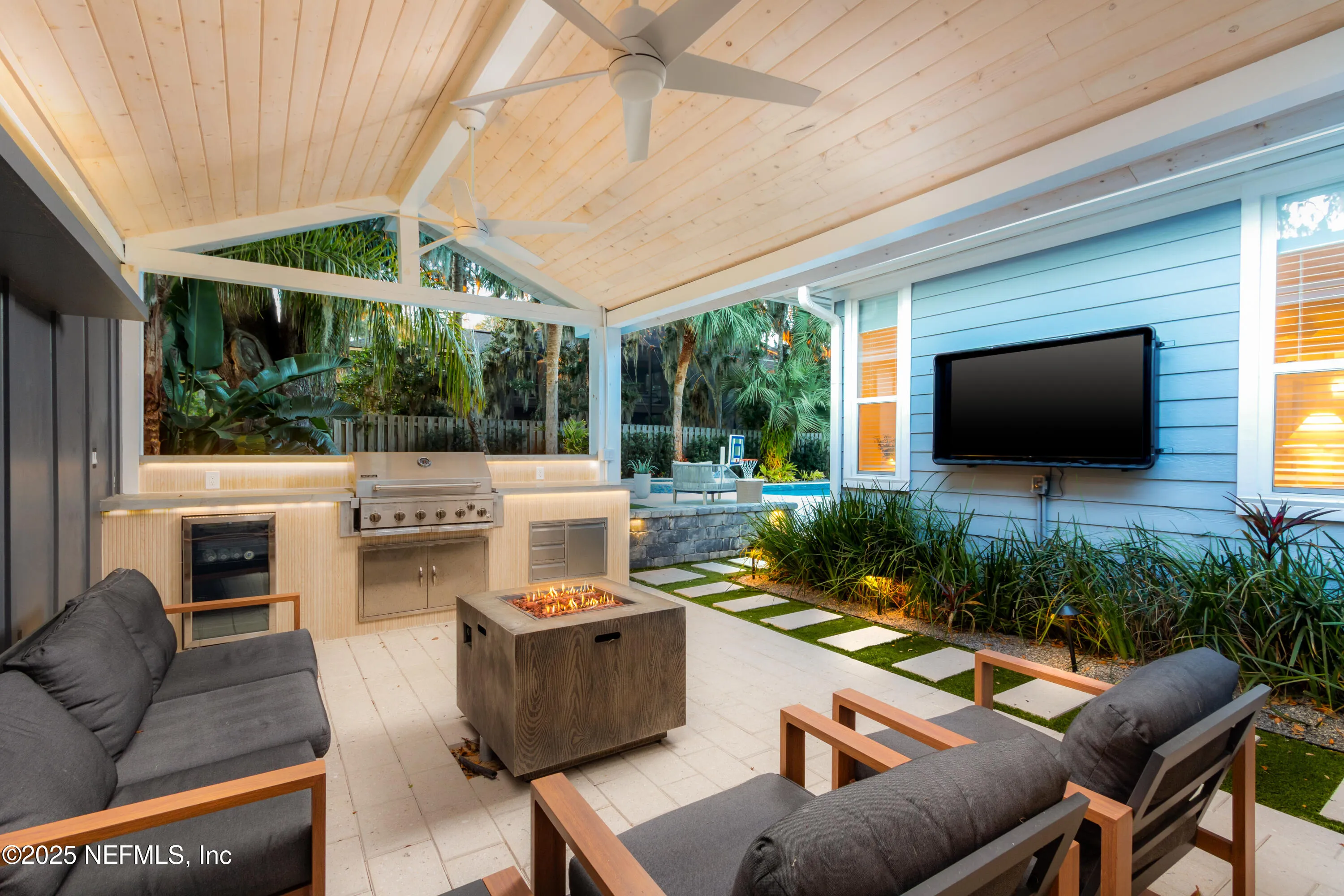 Jacksonville Beach, Florida 32250, United States, 4 Bedrooms Bedrooms, ,2 BathroomsBathrooms,Residential,Pending,94501