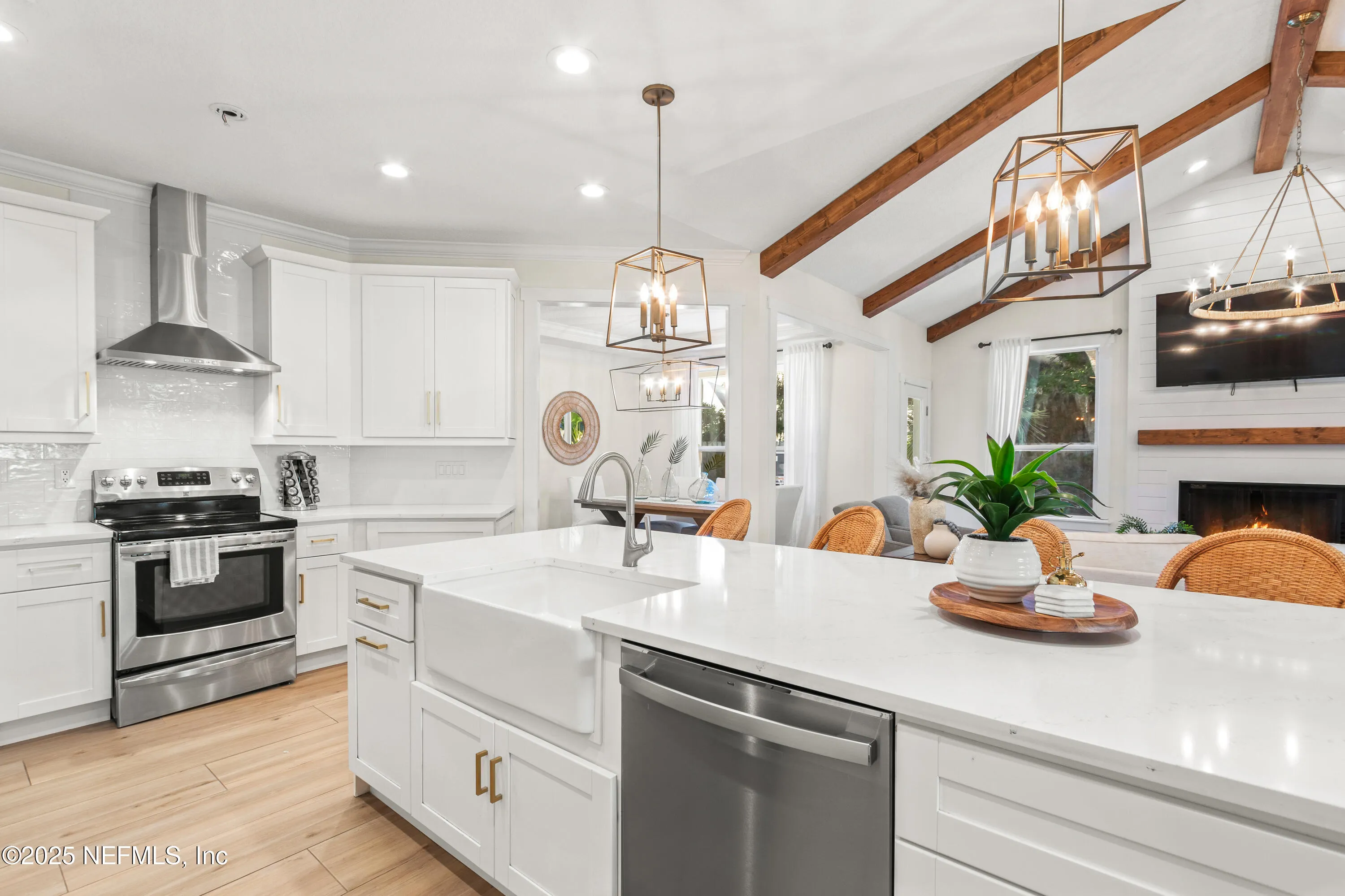 Jacksonville Beach, Florida 32250, United States, 4 Bedrooms Bedrooms, ,2 BathroomsBathrooms,Residential,Pending,94501