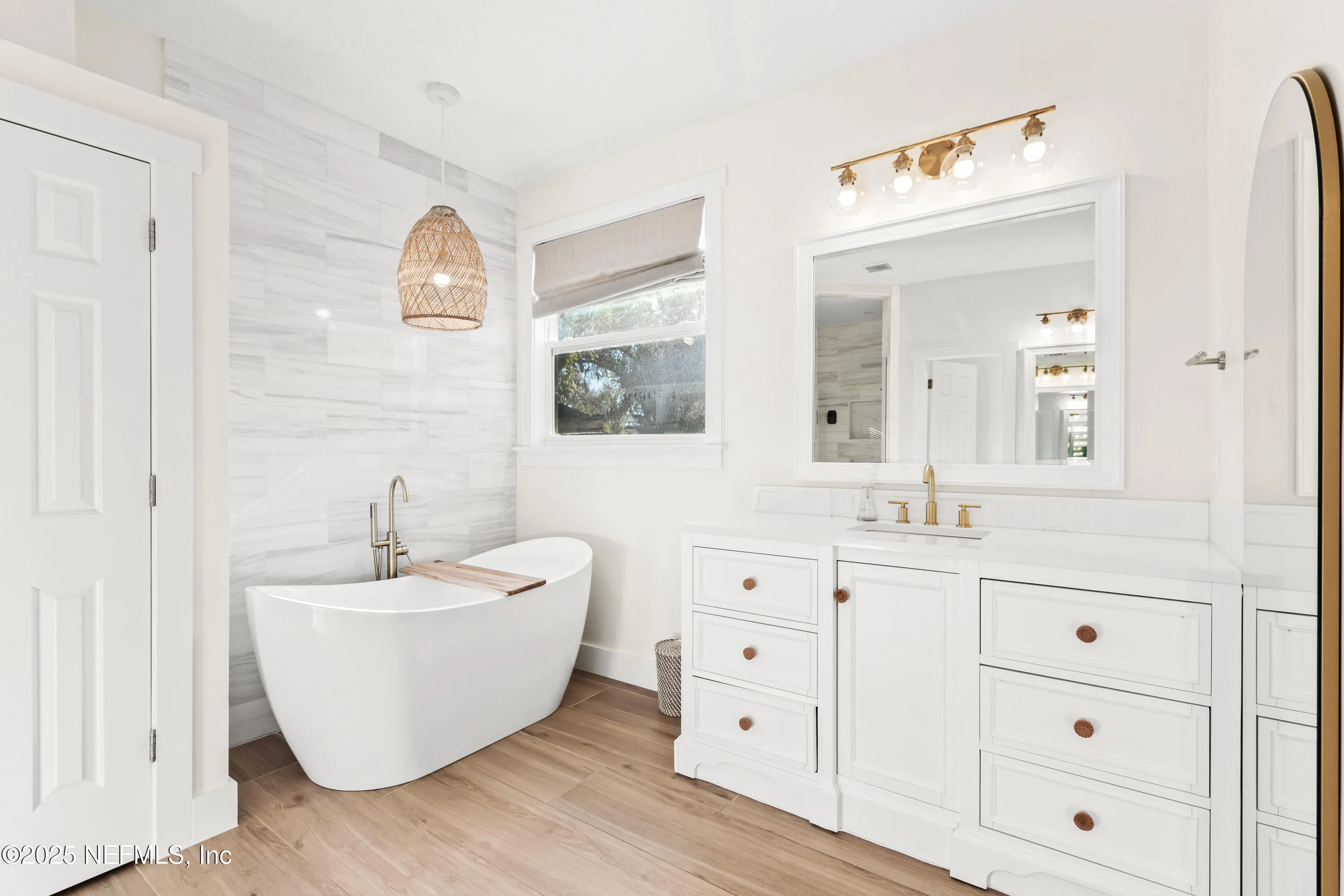 Jacksonville Beach, Florida 32250, United States, 4 Bedrooms Bedrooms, ,2 BathroomsBathrooms,Residential,Pending,94501