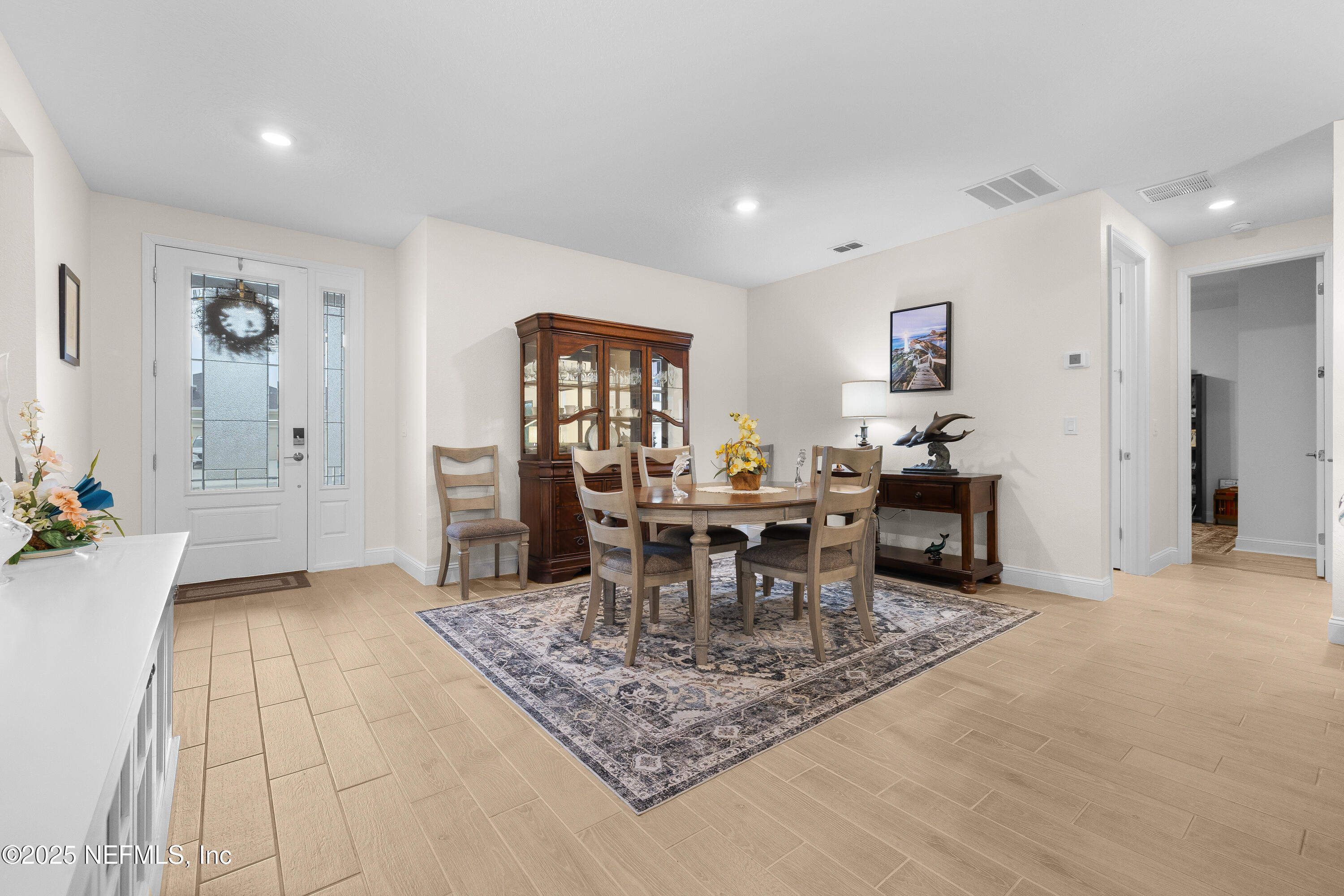 2137 RAGLAN Circle
