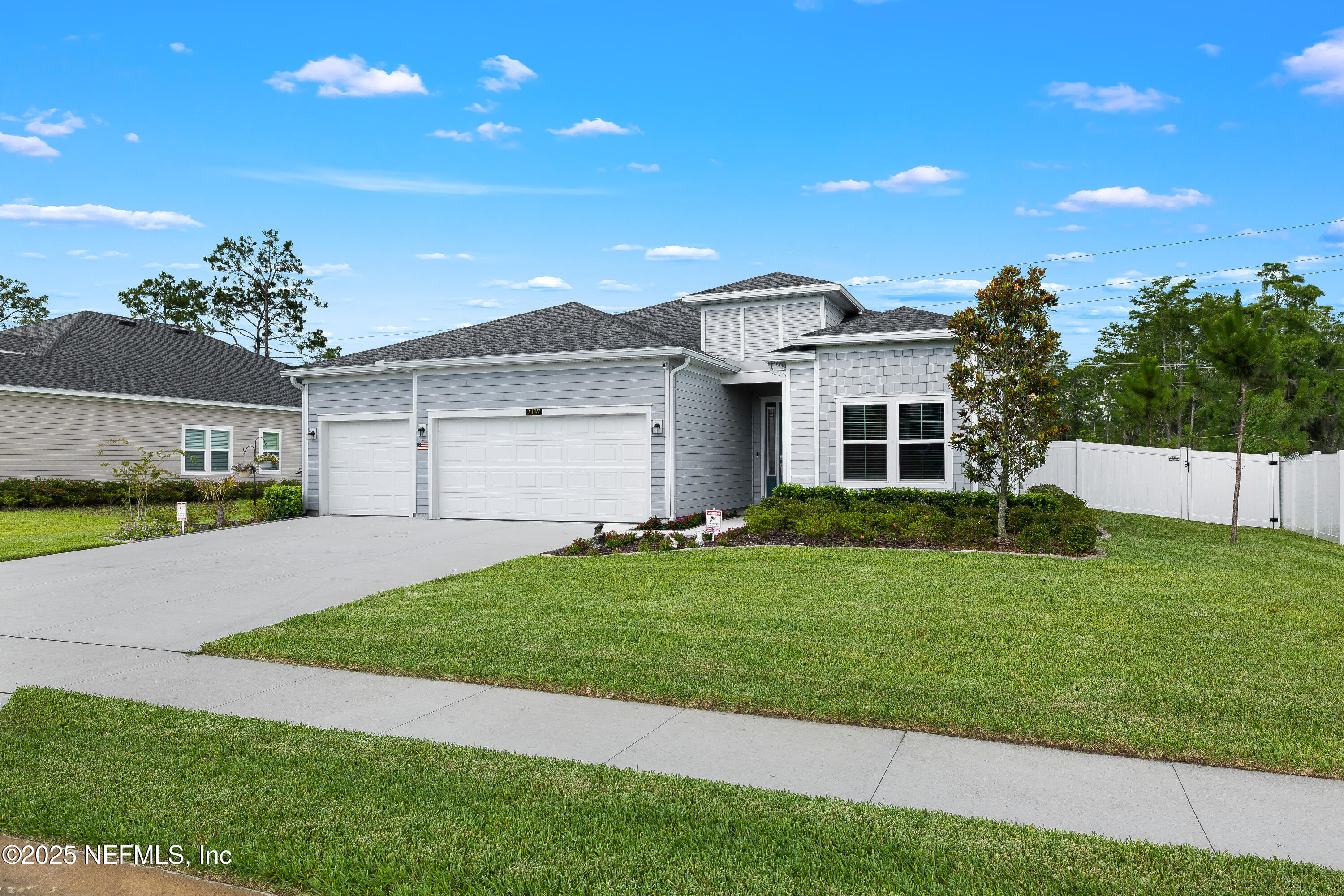 2137 RAGLAN Circle