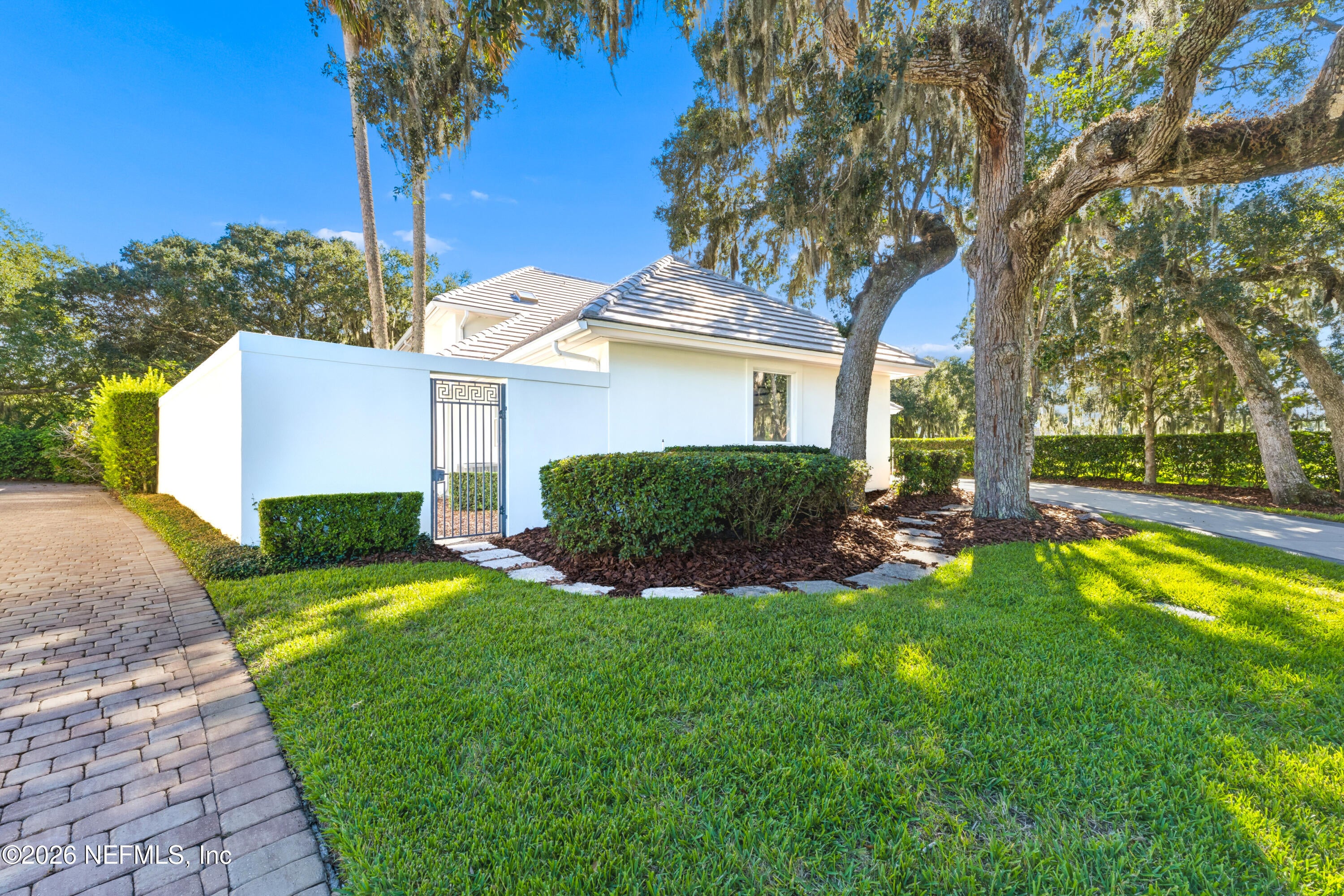 109 LAUREL Court