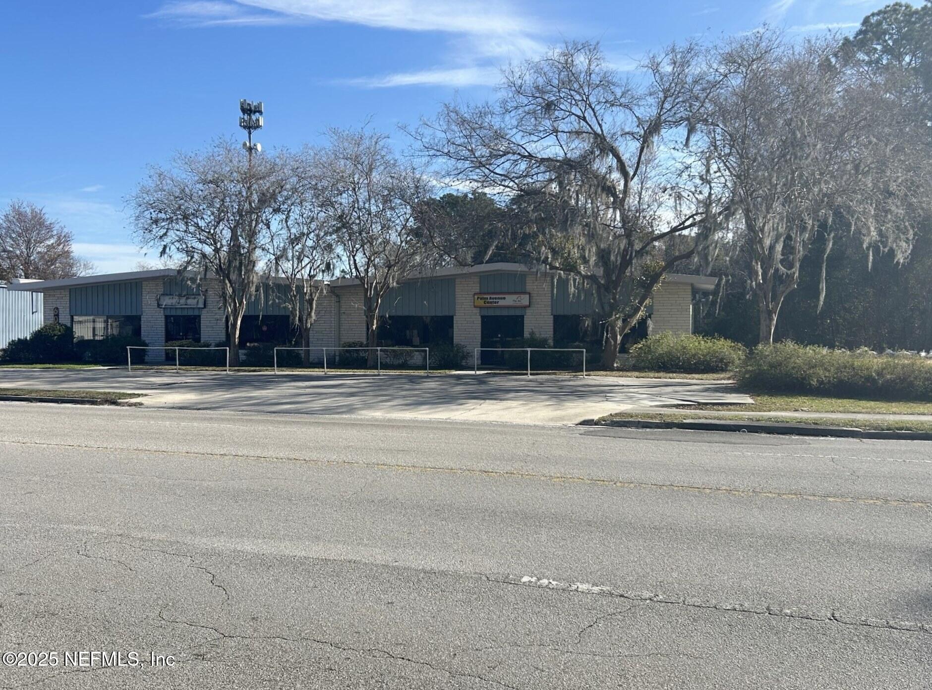 607 N PALM Avenue