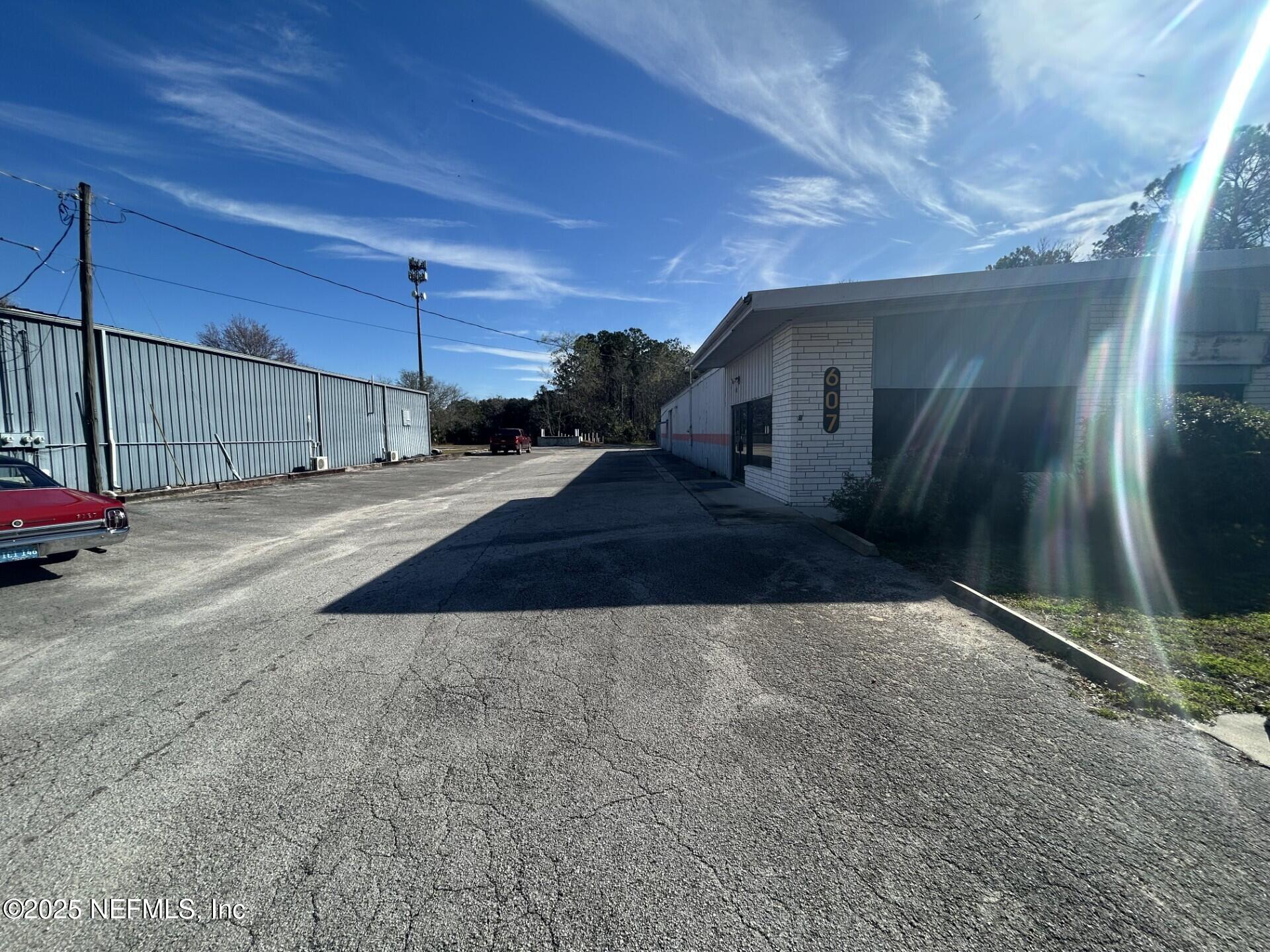 607 N PALM Avenue