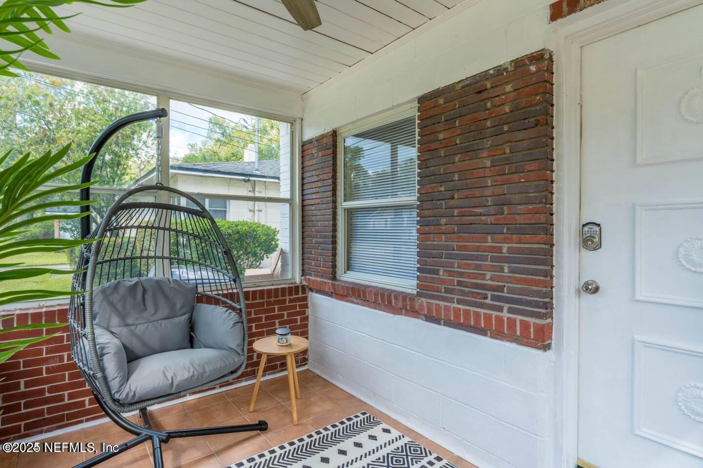 1247 RENSSELAER Avenue