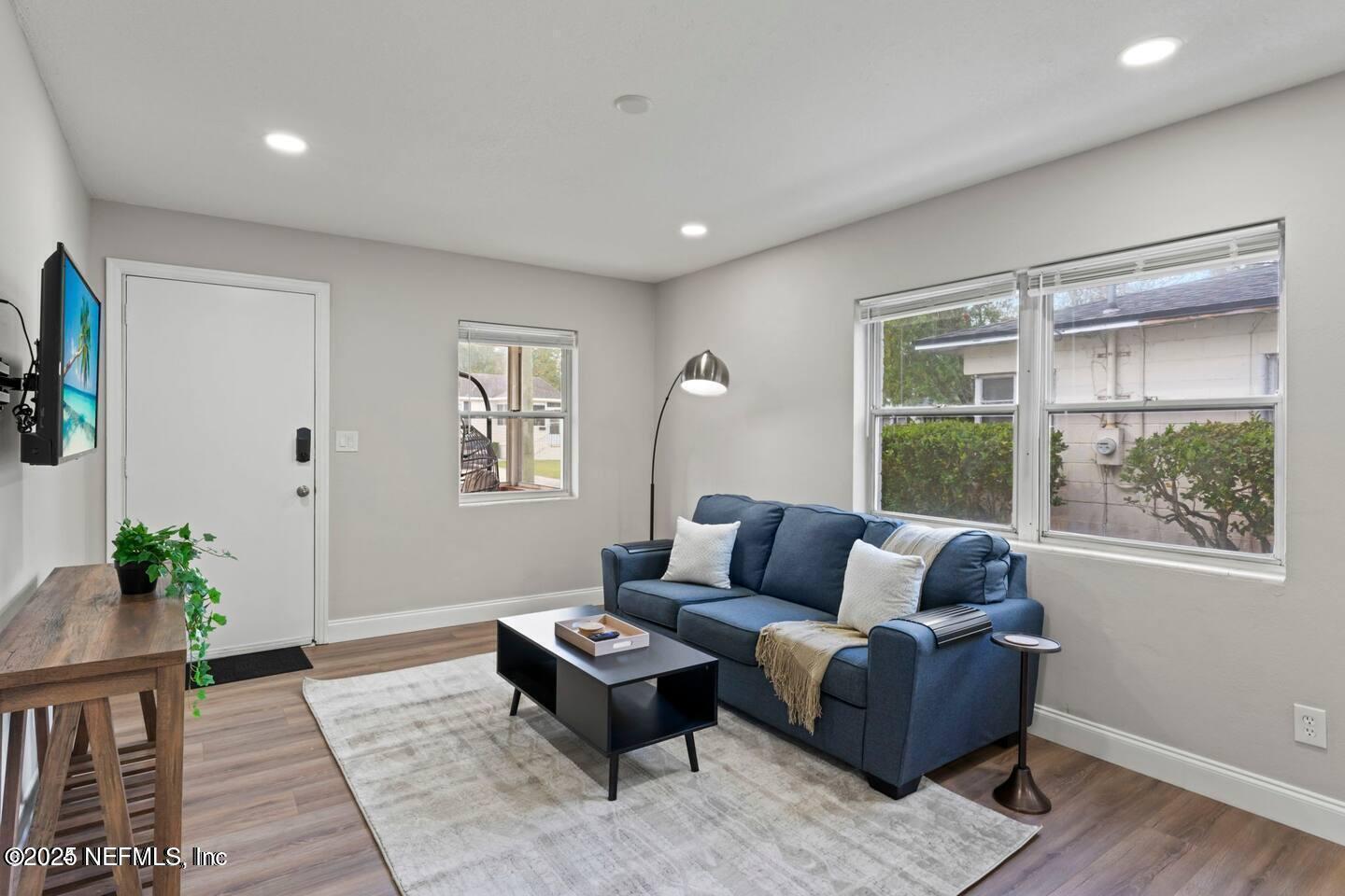 1247 RENSSELAER Avenue