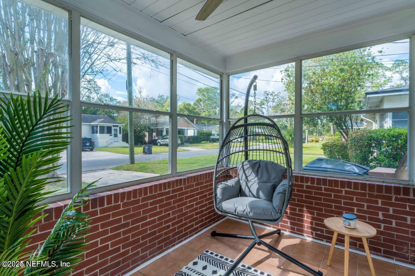 1247 RENSSELAER Avenue