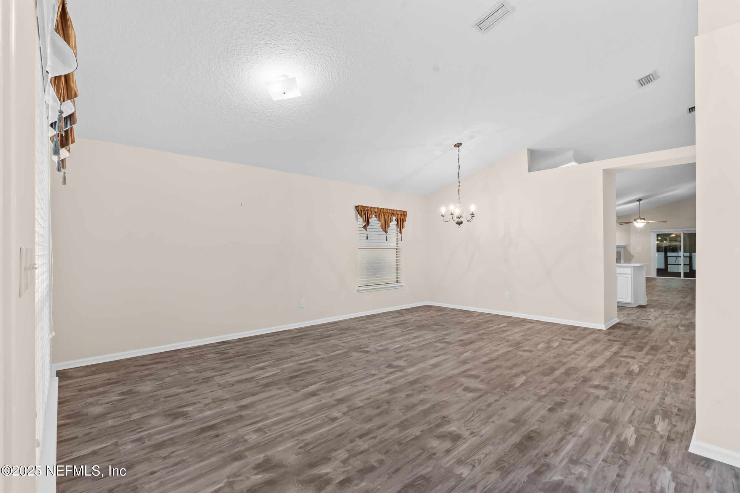 648 E TROPICAL TRACE