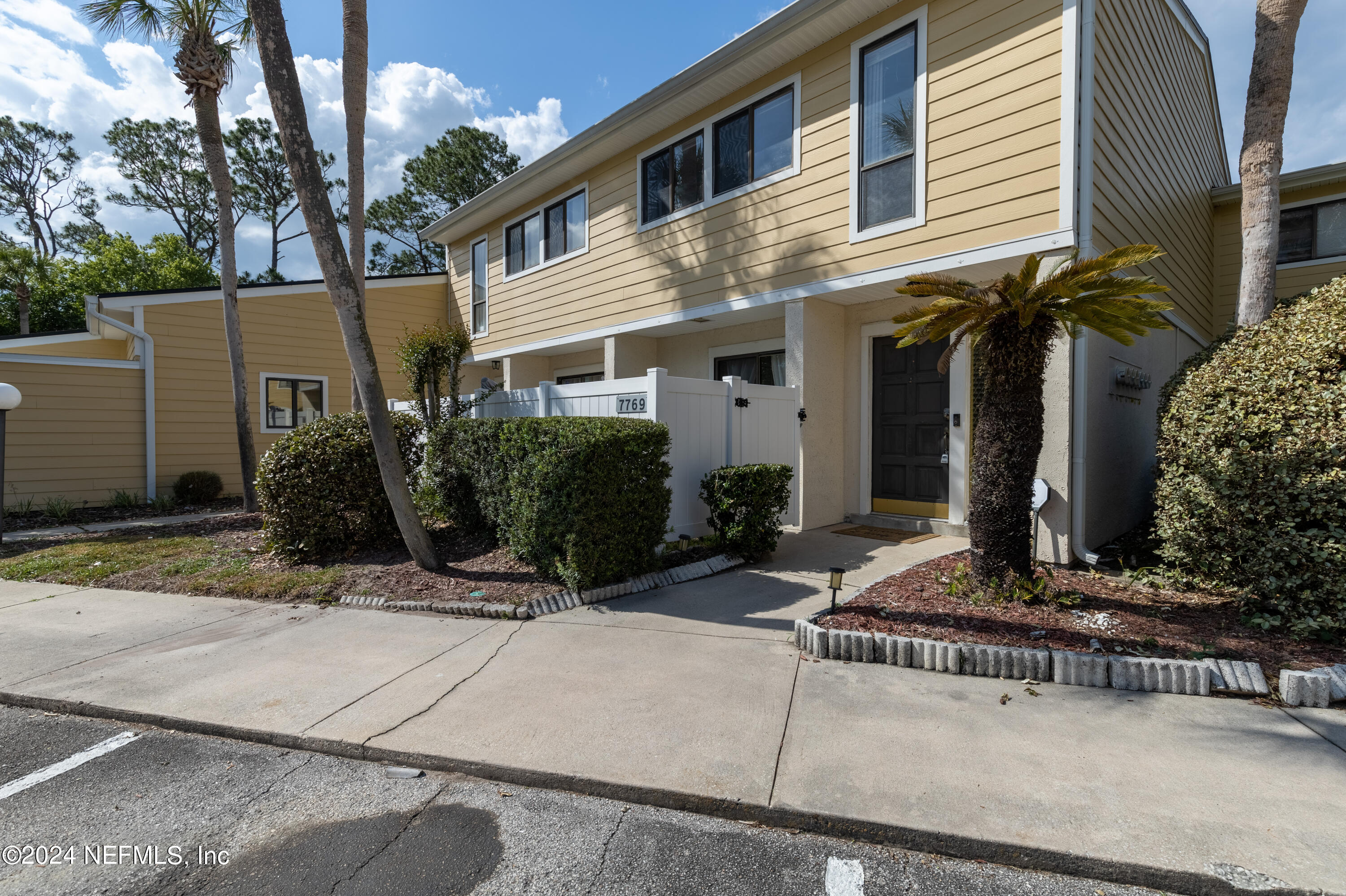 Jacksonville, FL home for sale located at 7769 Point Vicente Court Unit 7769, Jacksonville, FL 32256