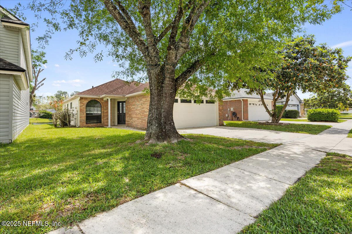 2931 LANTANA LAKES Drive W