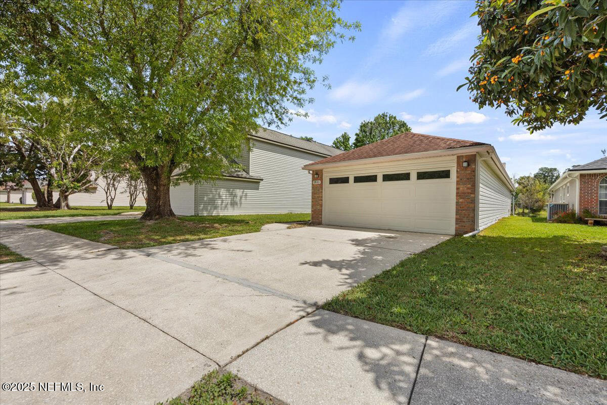 2931 LANTANA LAKES Drive W