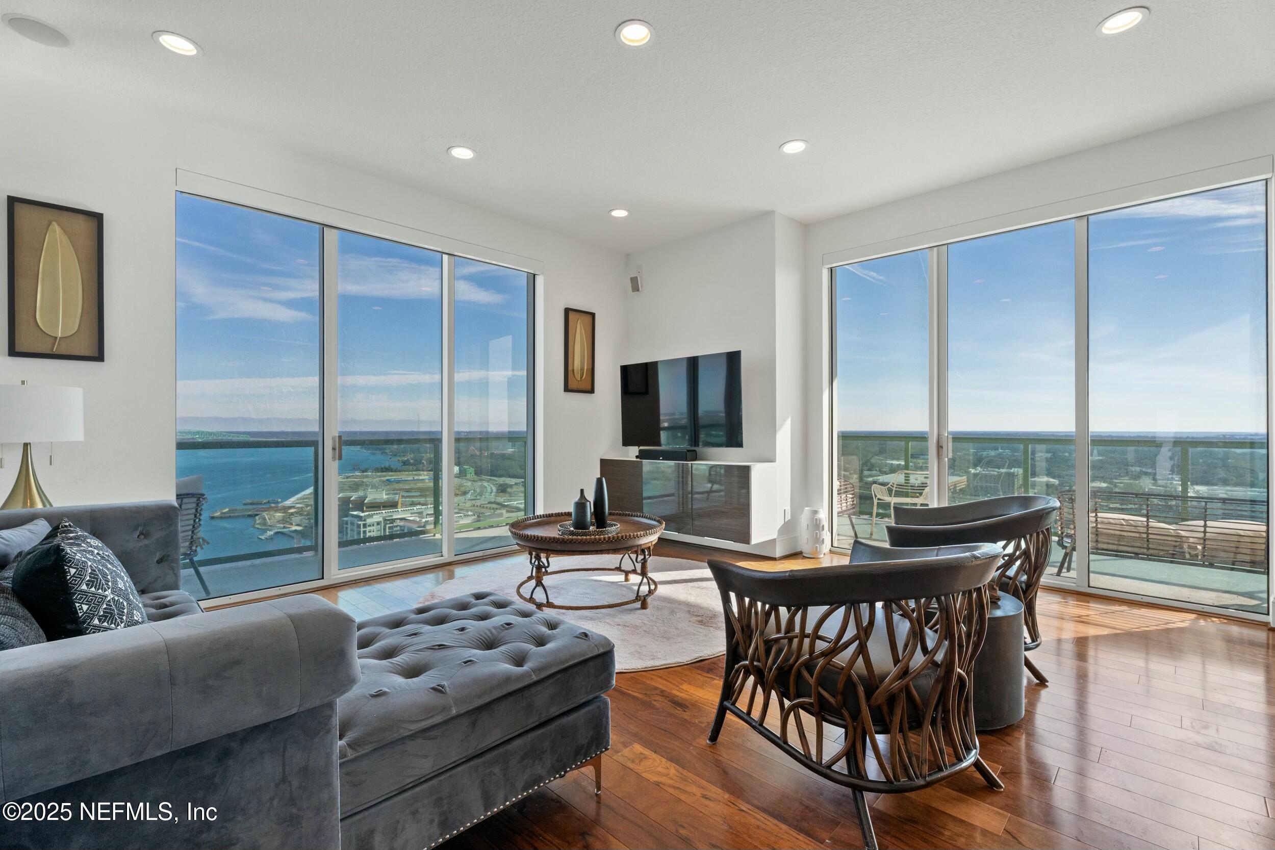 1431 RIVERPLACE Boulevard 2310