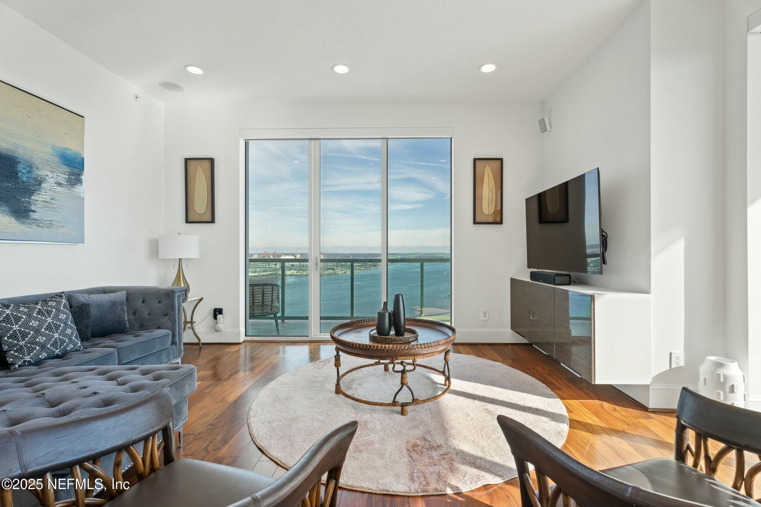 1431 RIVERPLACE Boulevard 2310