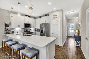 75 PINEBURY Lane