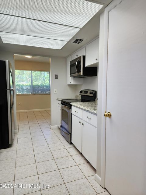 Single Family Residence in Jacksonville FL 8423 GRAYBAR Drive 13.jpg