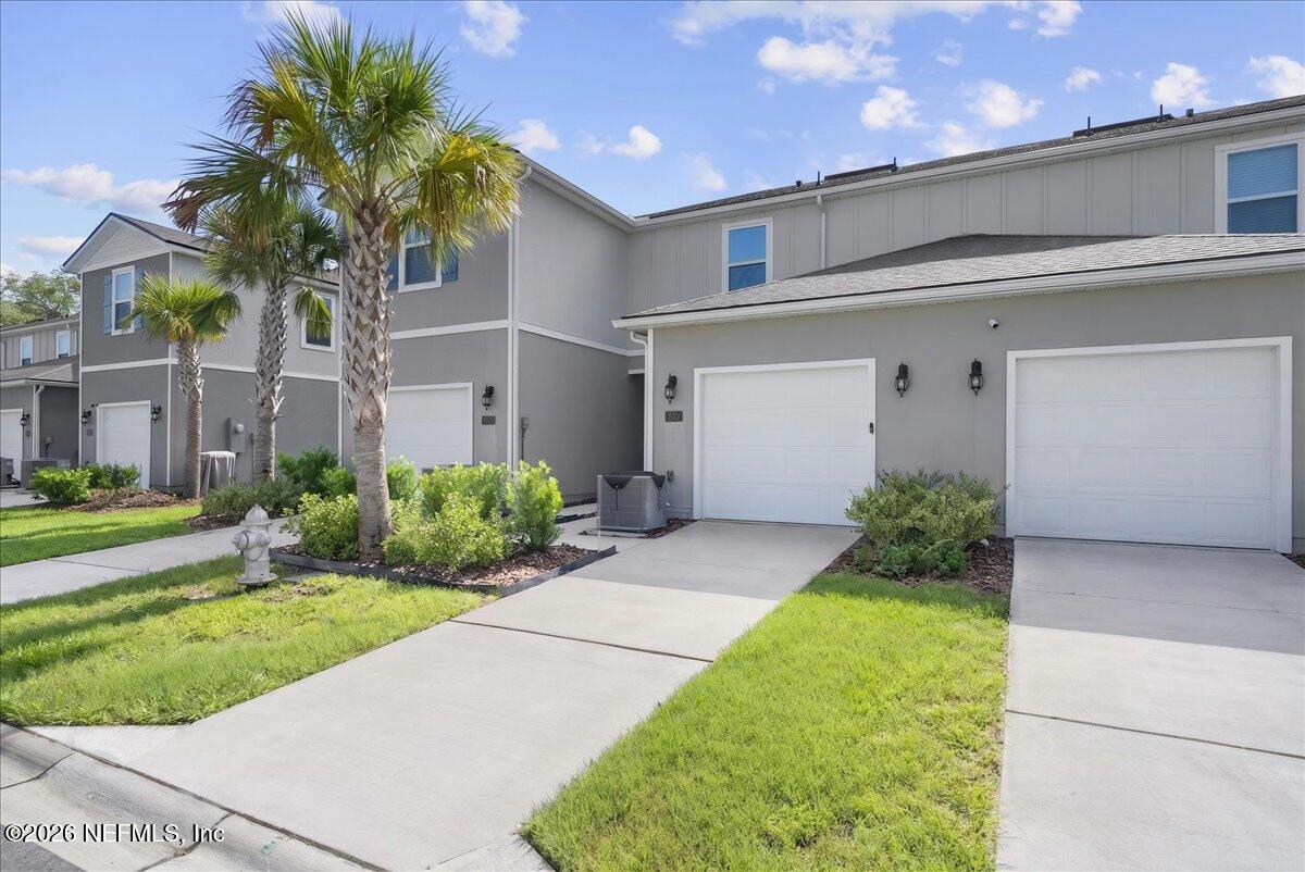 863 RIVERTREE Place