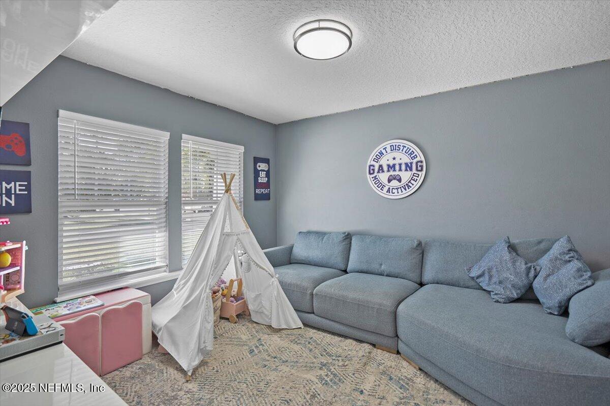 501 E KINGS COLLEGE Drive