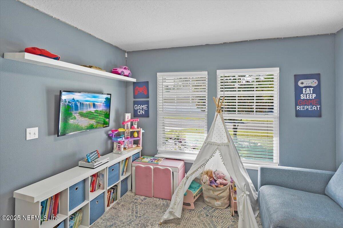 501 E KINGS COLLEGE Drive