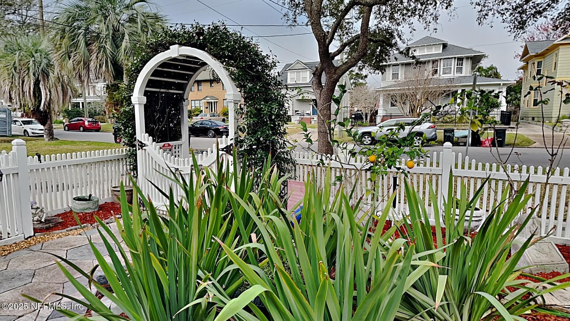 2528 HERSCHEL Street