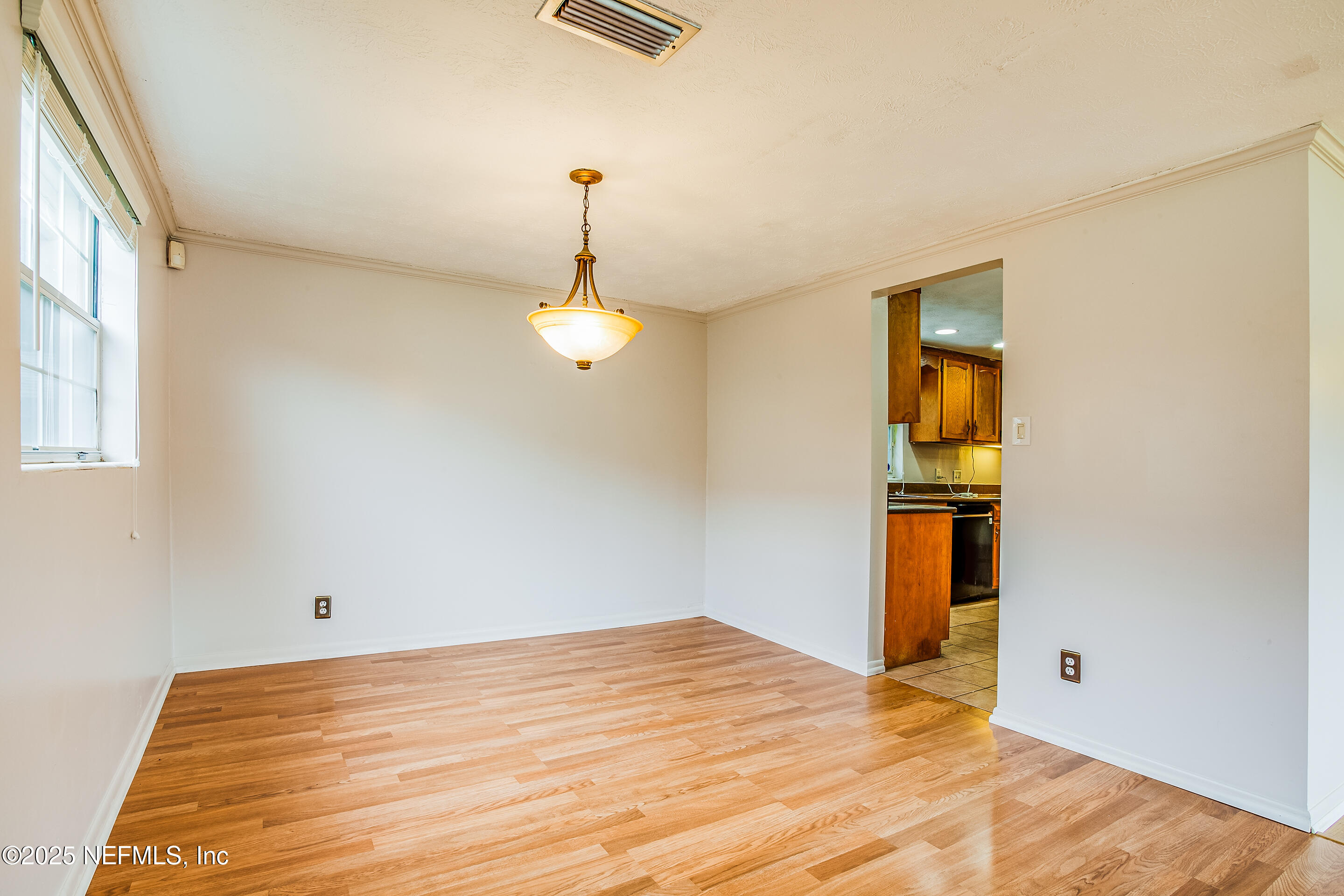 2027 COURTNEY Drive