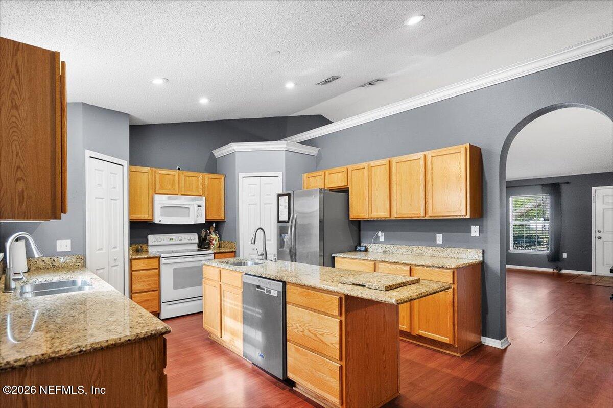 9366 THUNDERBOLT Drive