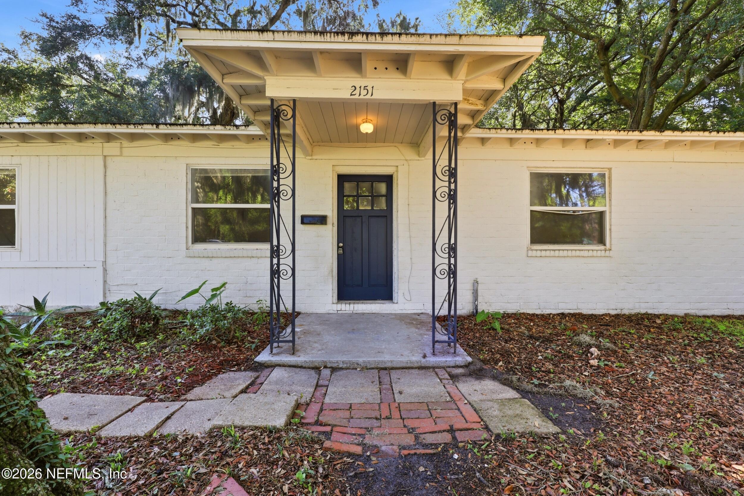 2151 MAPLE LEAF Drive E
