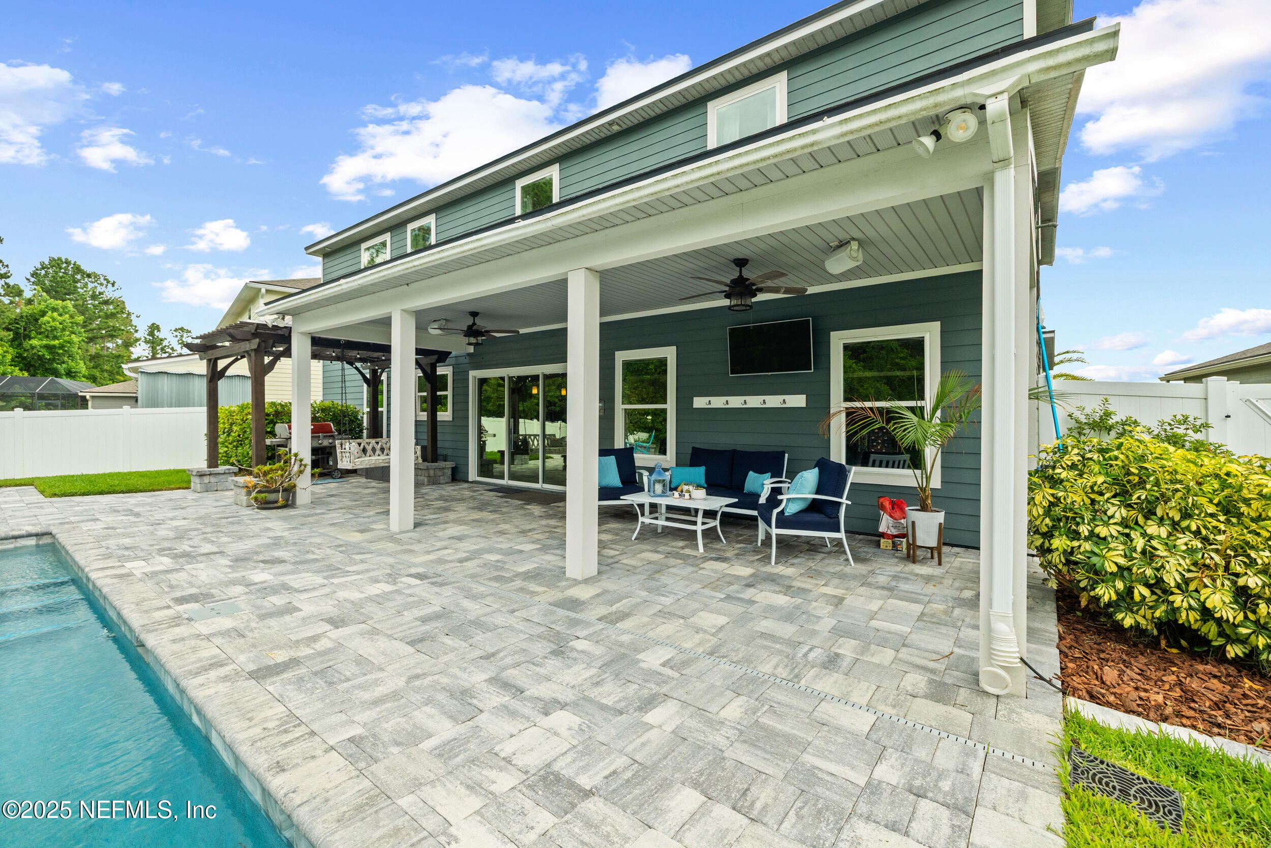 607 NARROWLEAF Drive
