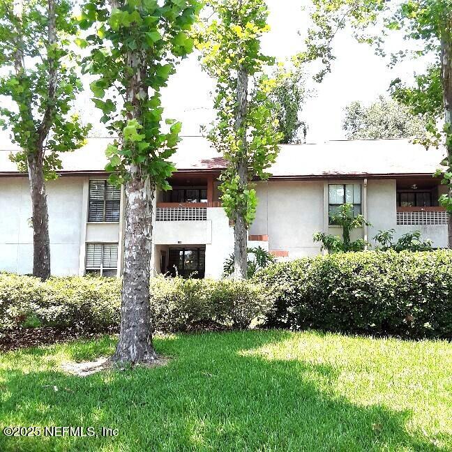 2802 WOOD HILL Drive 2802