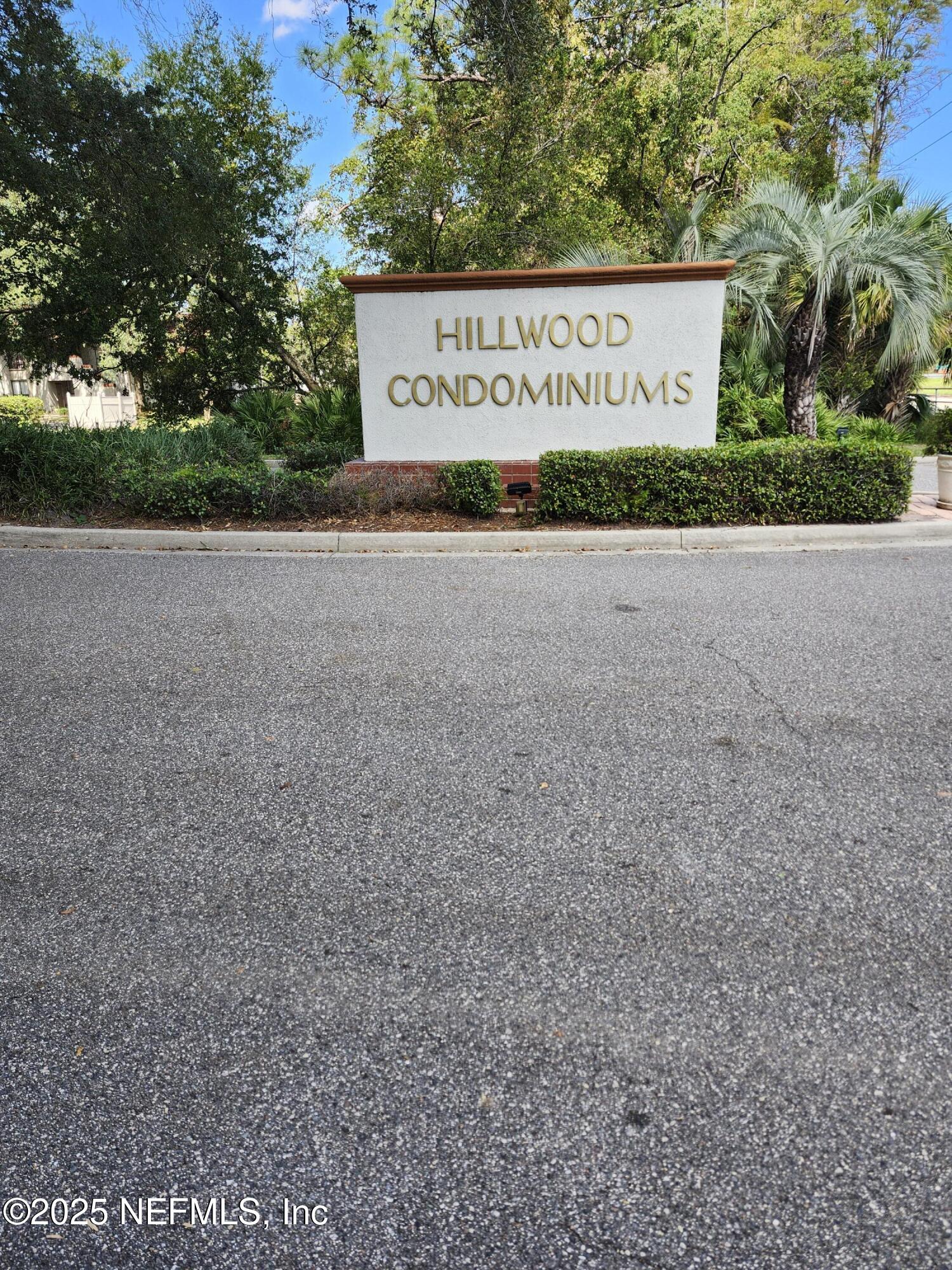 2802 WOOD HILL Drive 2802