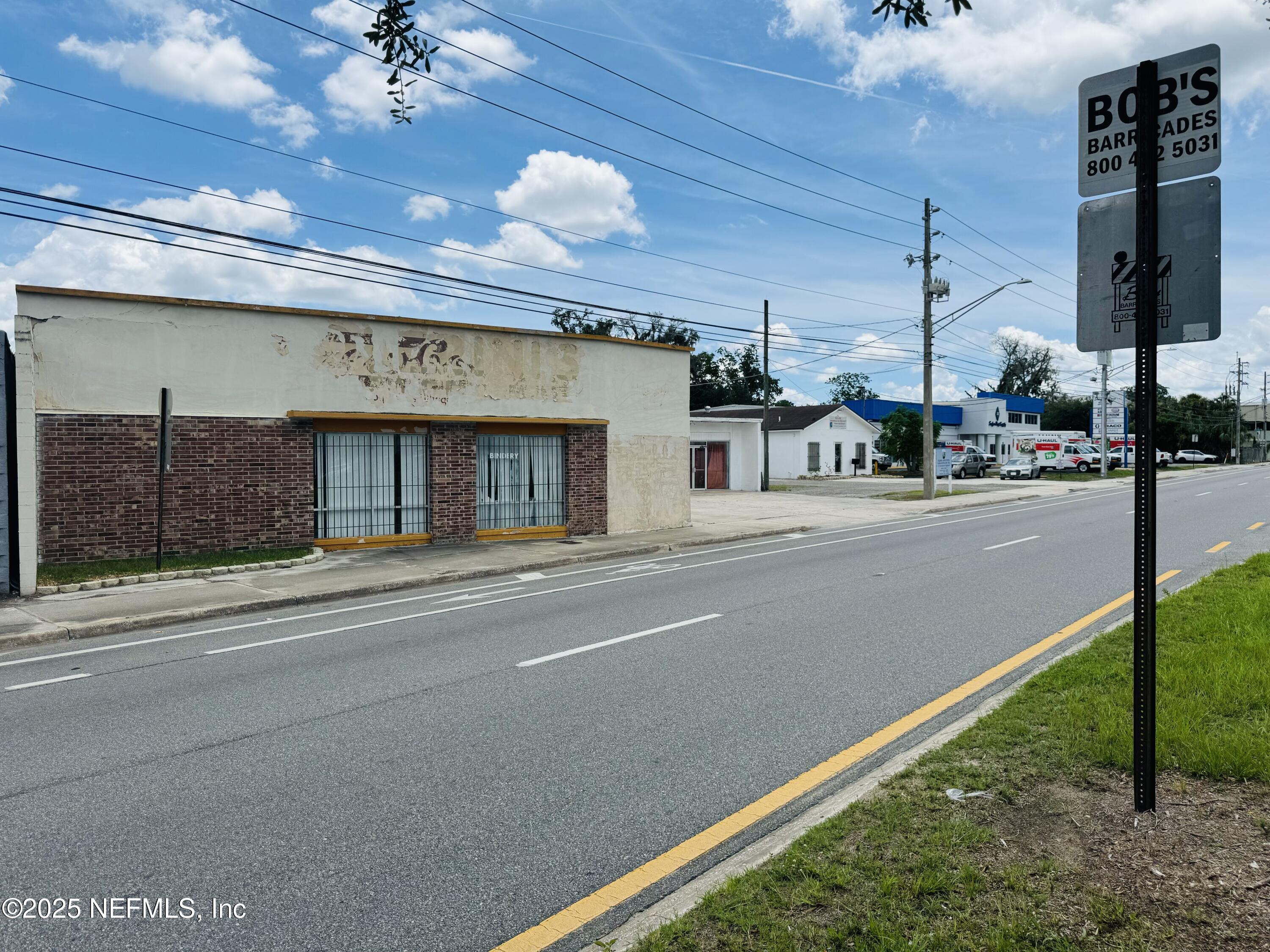 2565 PHILIPS Highway