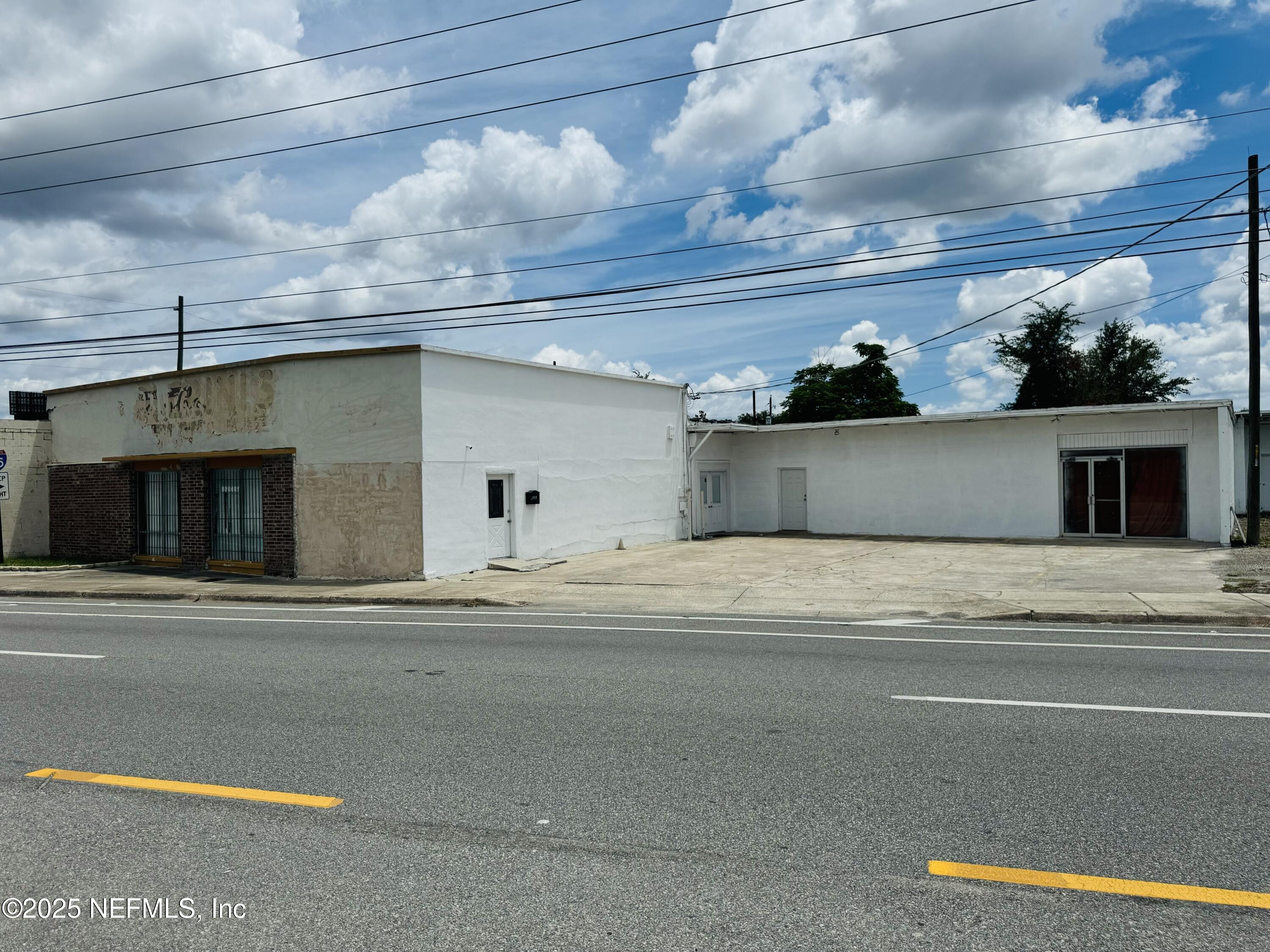 2565 PHILIPS Highway