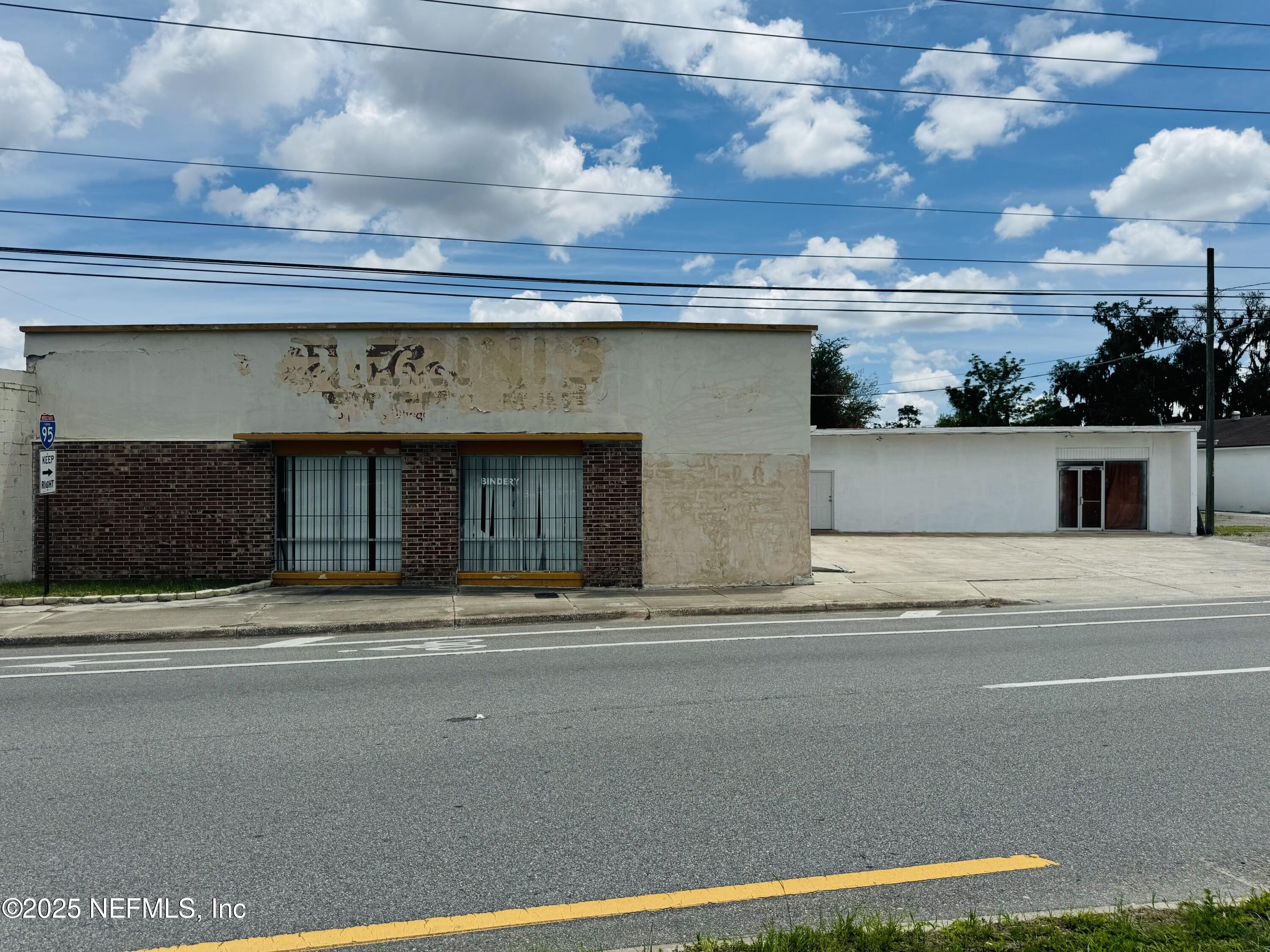 2565 PHILIPS Highway