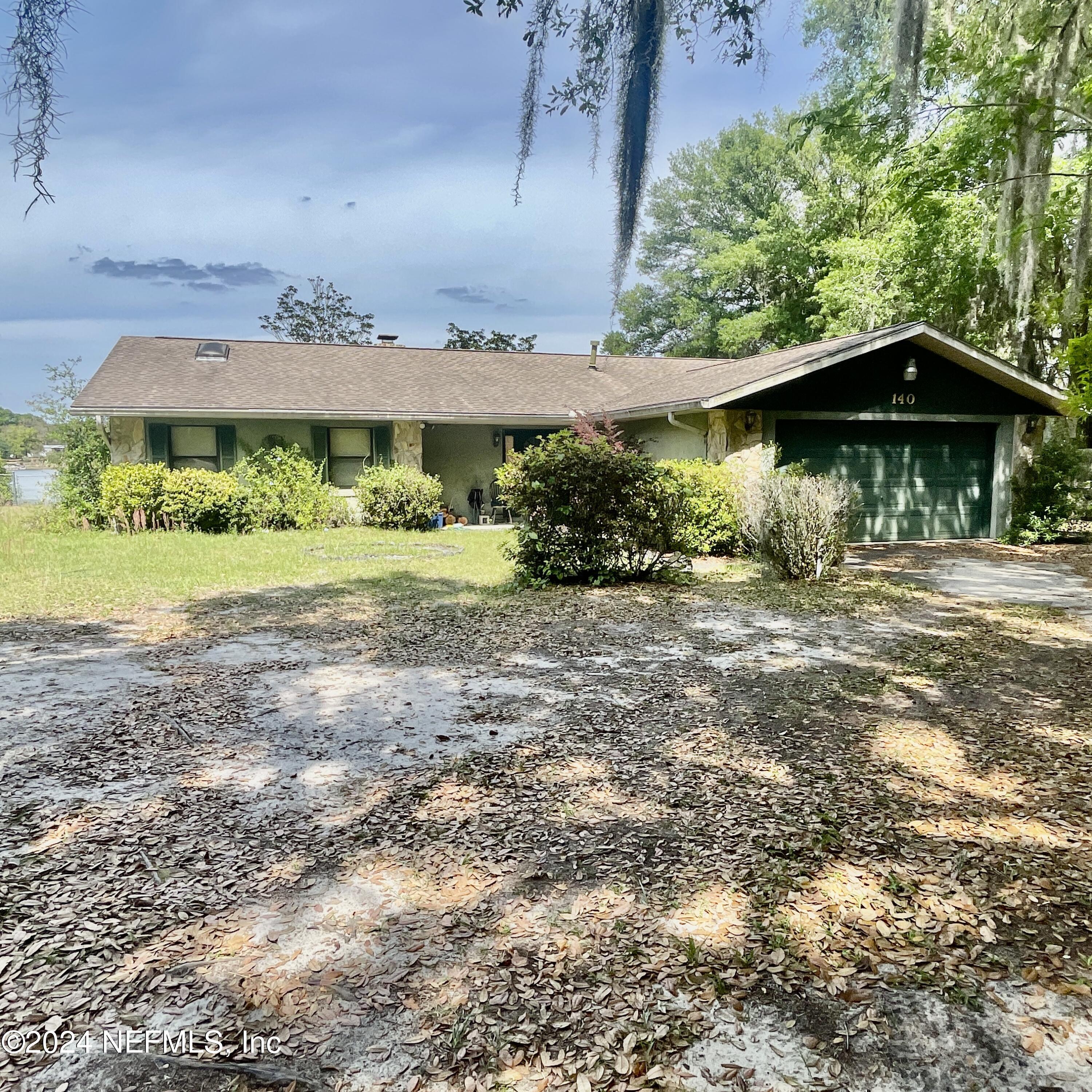 Interlachen, FL home for sale located at 140 Lakewood Drive, Interlachen, FL 32148