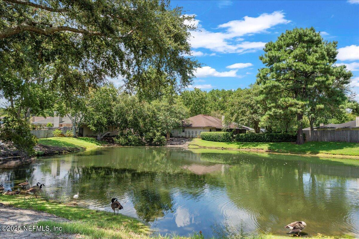 4462 CARRIAGE CROSSING Drive