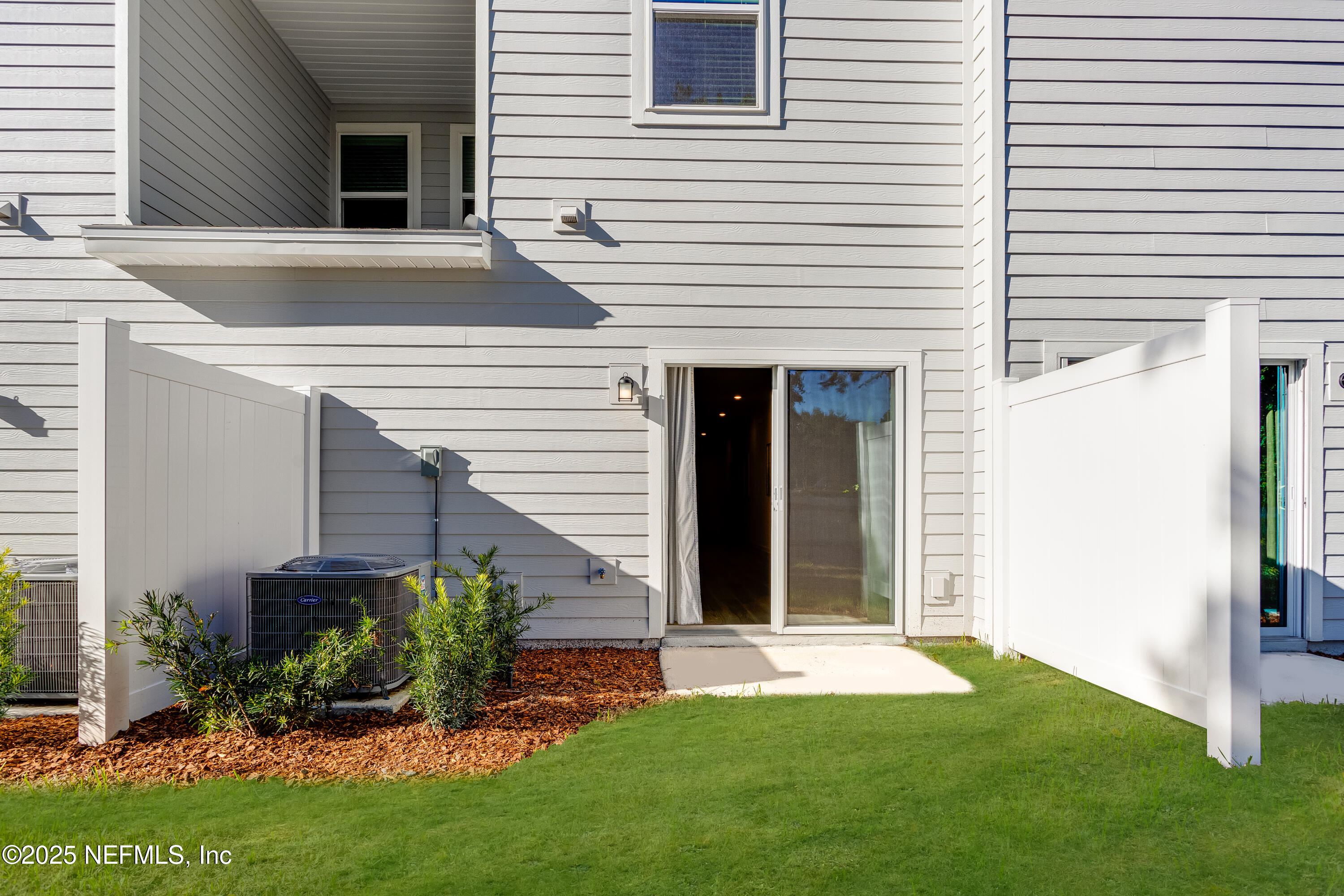 526 HOLLY LAKES Drive