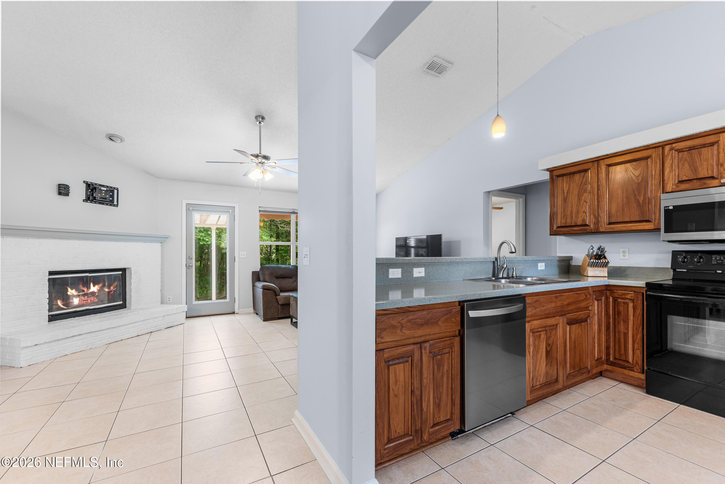 1811 DAHLIA Court