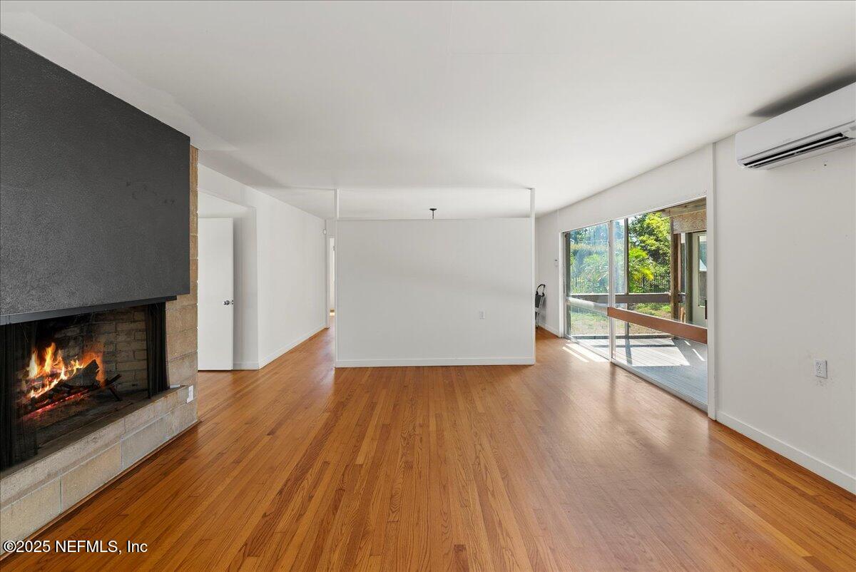 201 ARPIEKA + (IN-LAW SUITE) Avenue