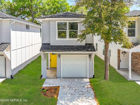 Photo of 1323 EVERGREEN Avenue, Jacksonville, FL 32206 (MLS # 2144126)