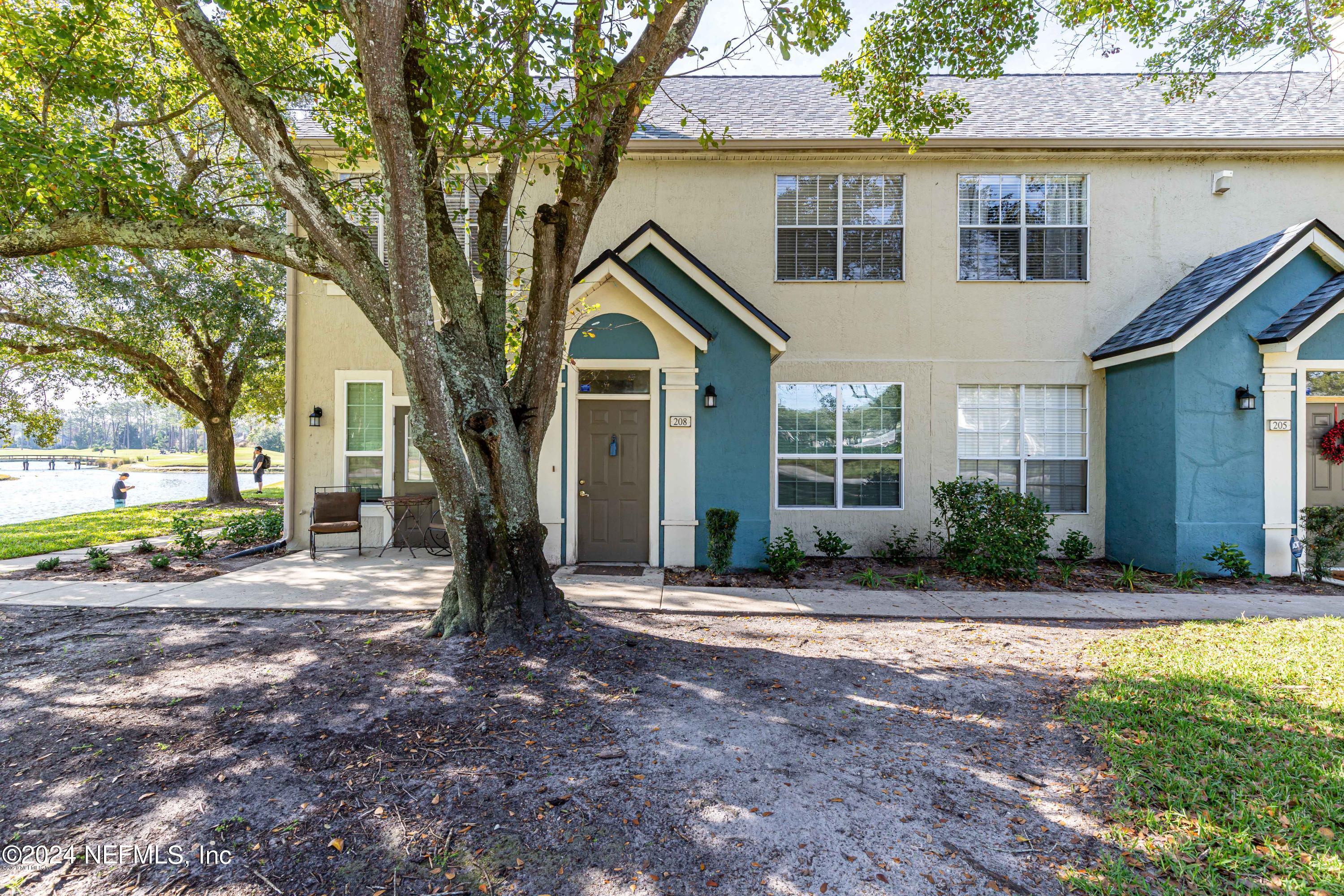 Jacksonville, FL home for sale located at 13700 Richmond Park Drive N Unit 208, Jacksonville, FL 32224