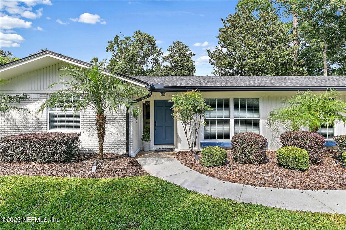 1819 TWELVE OAKS Lane W