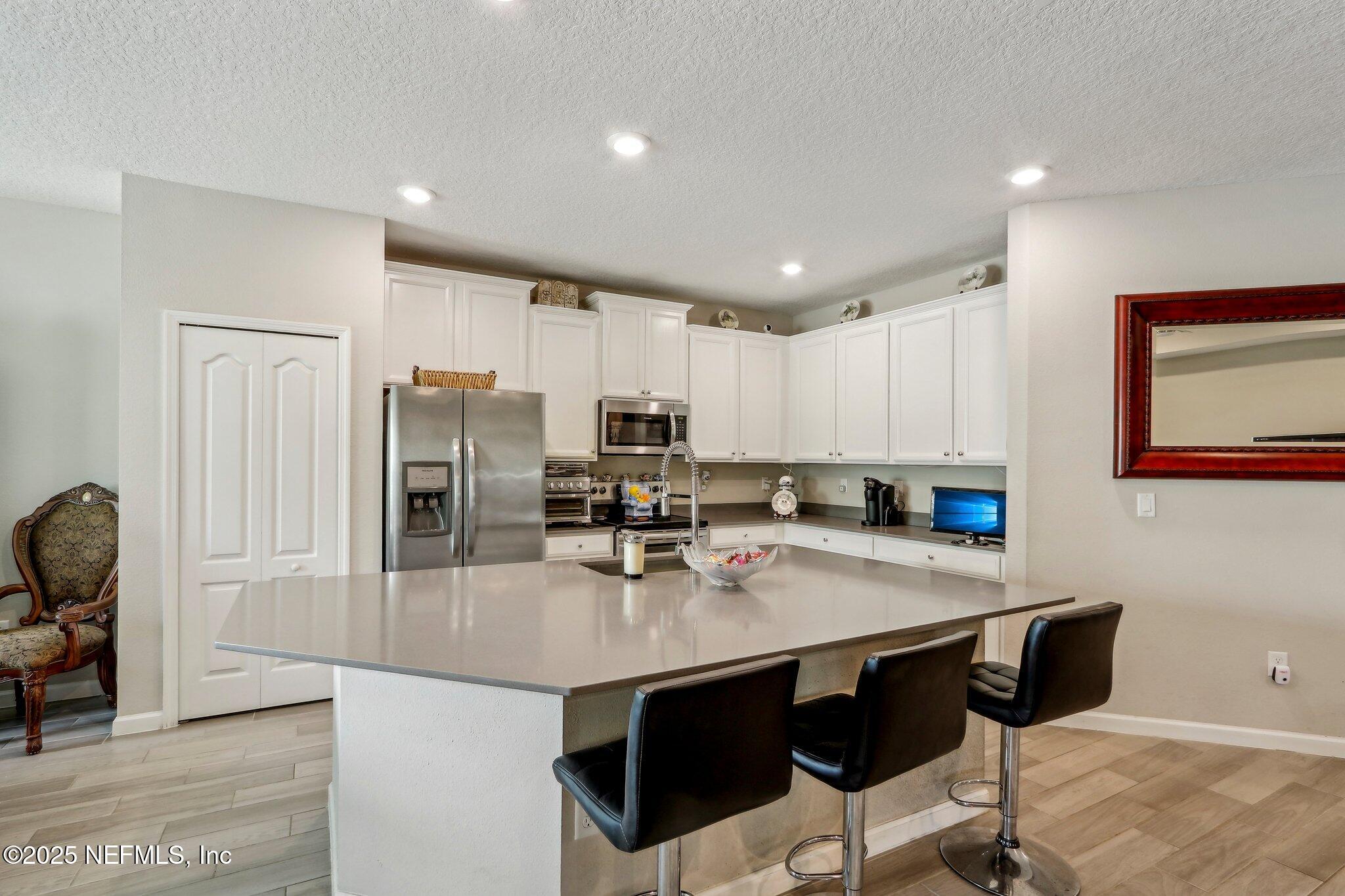 10045 LEMON GRASS Lane