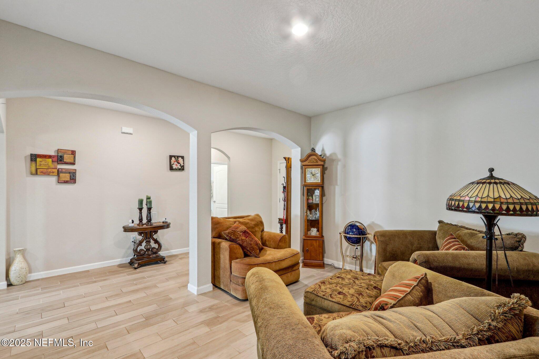 10045 LEMON GRASS Lane
