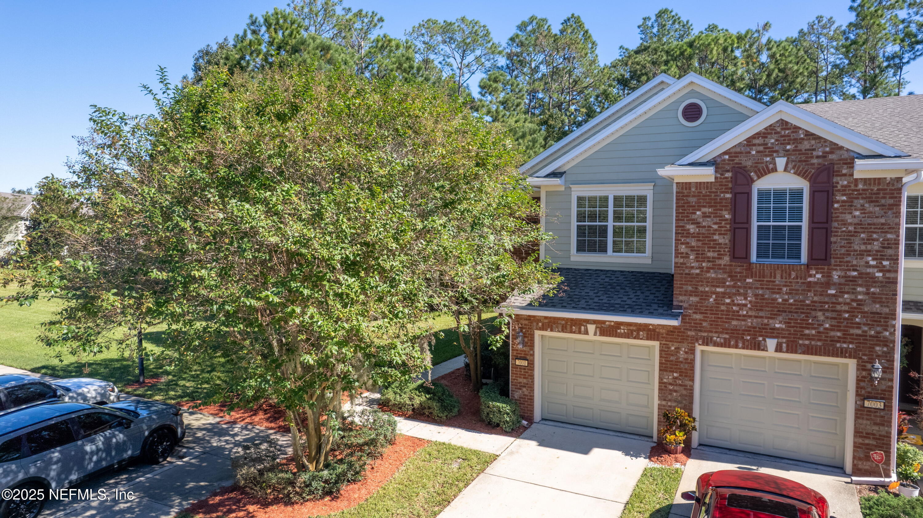 7001 ROUNDLEAF Drive