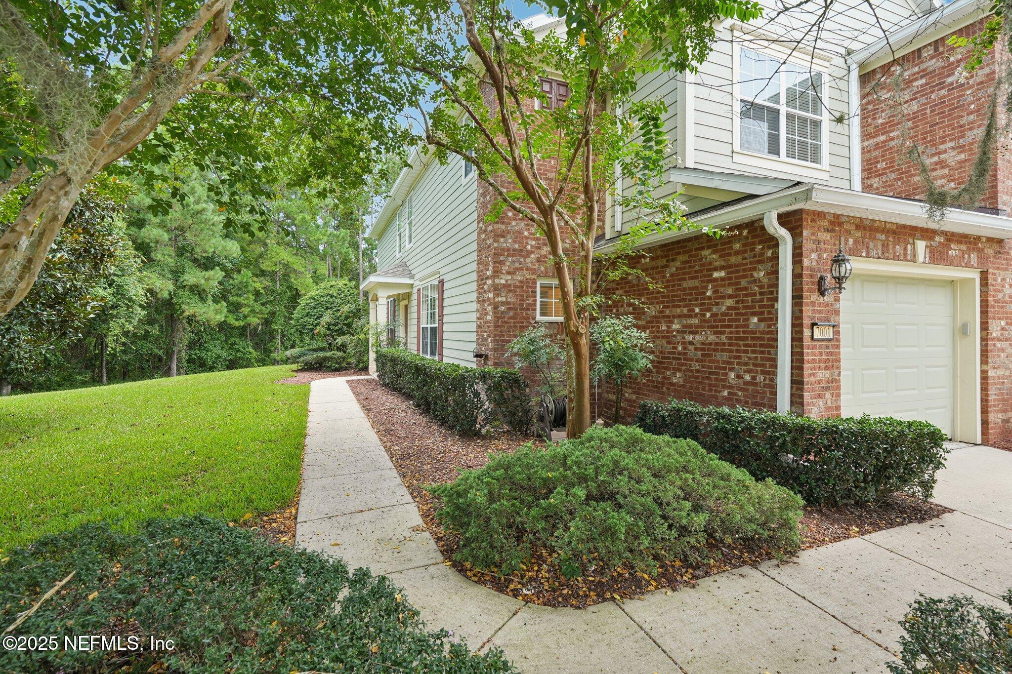 7001 ROUNDLEAF Drive