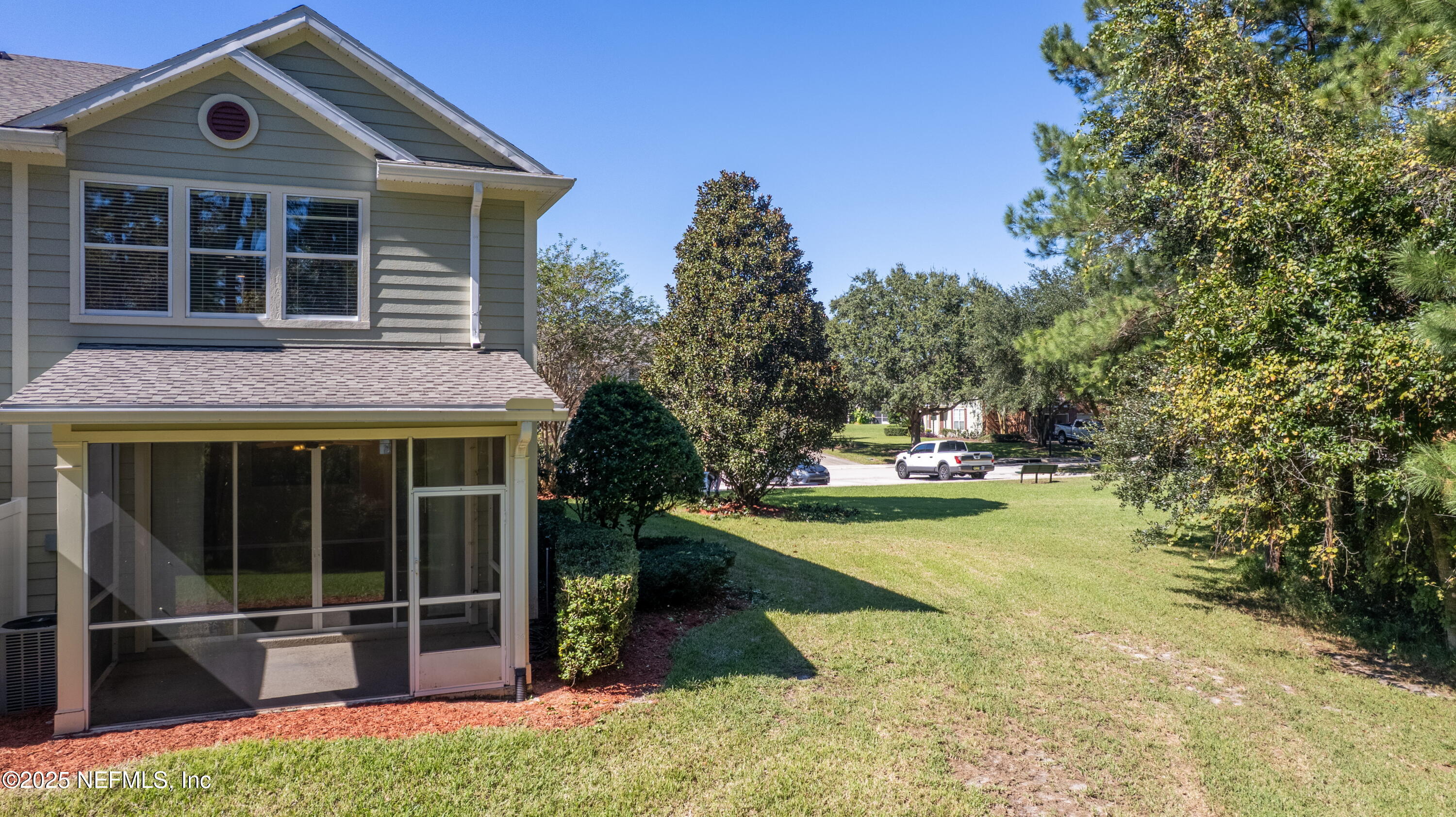 7001 ROUNDLEAF Drive