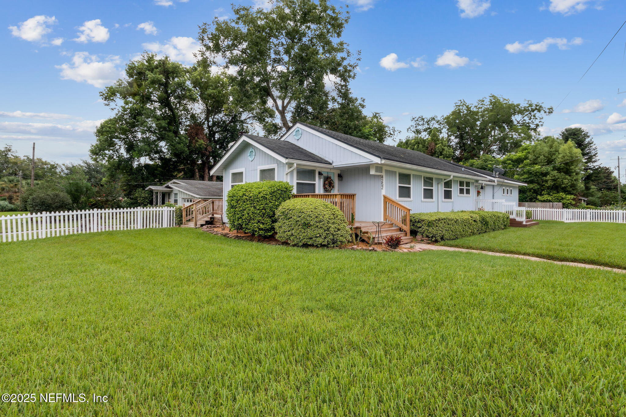 4252 LEXINGTON Avenue