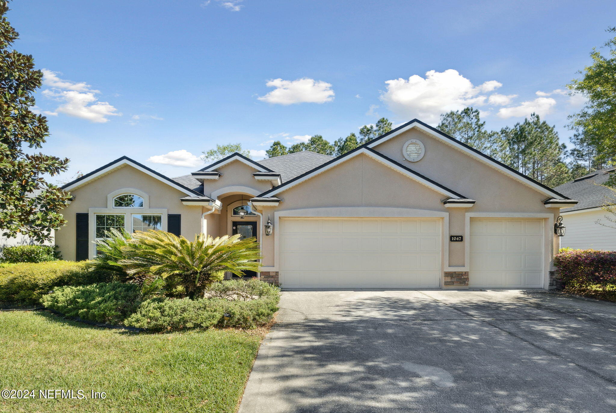 Orange Park, FL home for sale located at 1047 SOUTHERN HILLS Drive, Orange Park, FL 32065